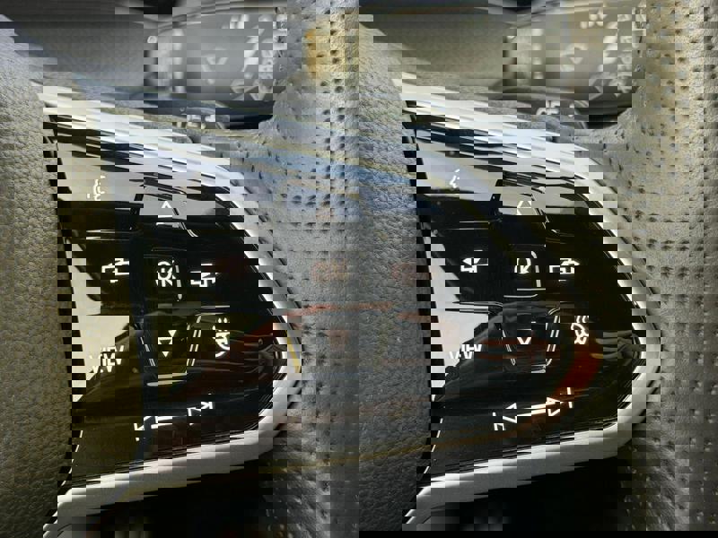 Image Volkswagen 潇晬嘠䥉⁉敂汲湩⁥䌨ㅄ⠩㈱㈮㄰ 1.5 eTSI 150 R-Line DSG7 Full leds GPS Carplay Radar AV/AR Sièges chauffants ACC Clim auto Gtie 1 an